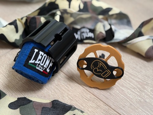Portable hand wrap roller - roller, for